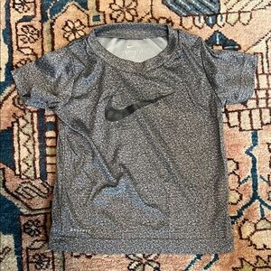 Nike Kids Black and Gray Short Sleeve Tee